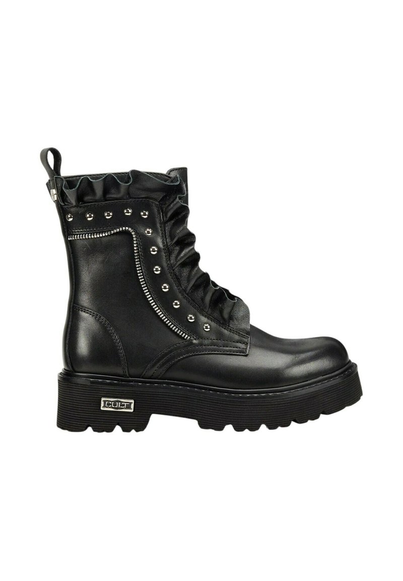 Stivaletto in pelle nera con colletto arricciato, borchie argentate, dettaglio con cerniera laterale e suola spessa e testurizzata. Presenta il logo del marchio sul tallone.