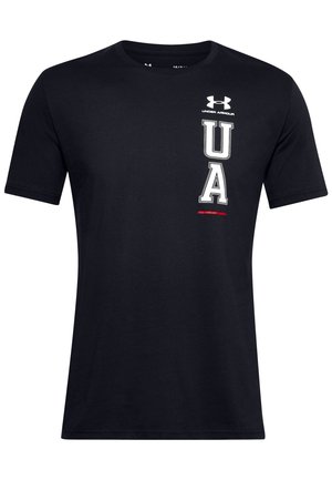 T-shirt noir à manches courtes avec logo Under Armour et grandes lettres blanches verticales "UA" sur le côté droit de la poitrine.