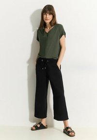 Cecil V-NECK  - Jednoduché tričko - grün