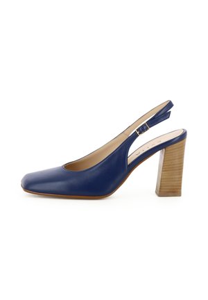 Marineblaue Slingback-Pumps aus Leder mit quadratischer Spitze, verstellbarem goldfarbenem Schnallenriemen und gestapeltem Holzblockabsatz.