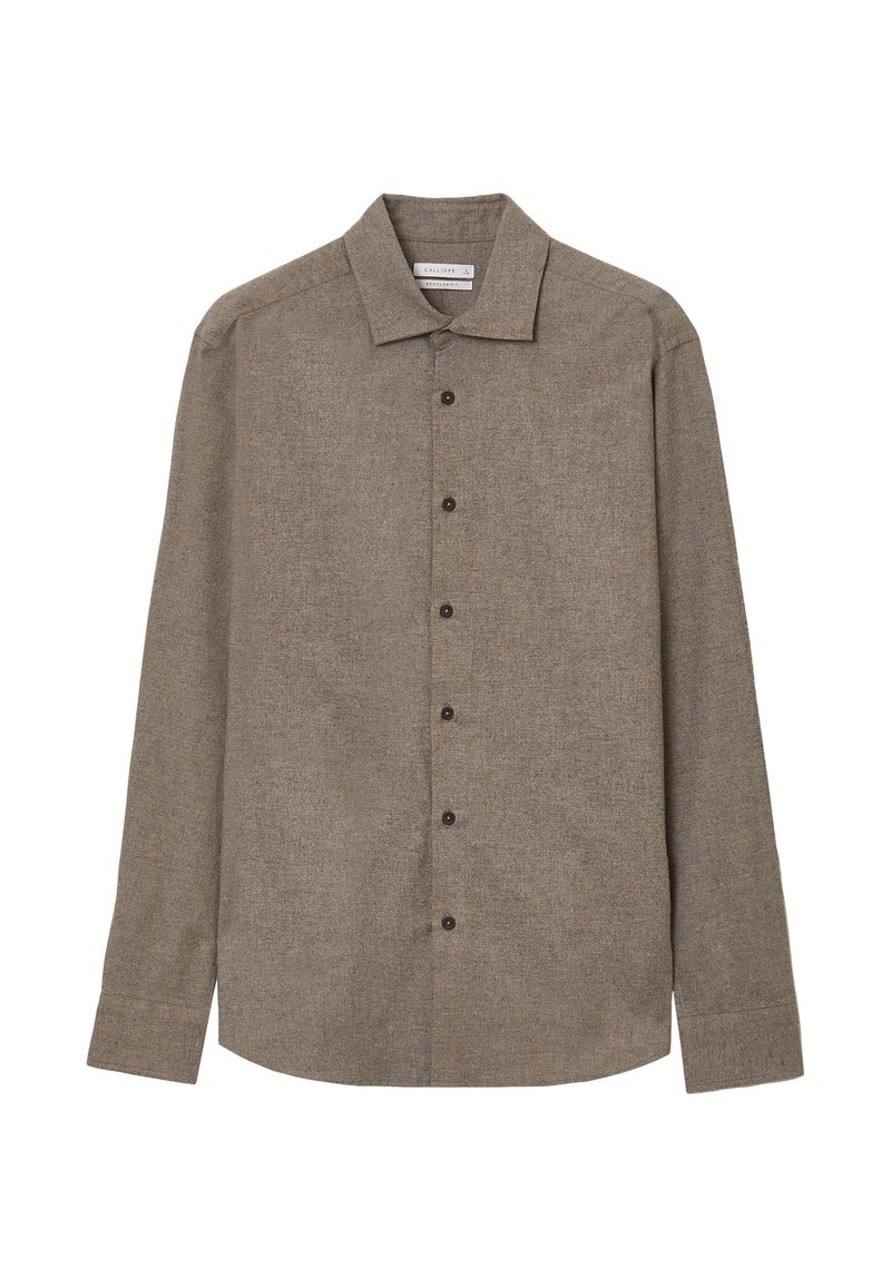 Camicia a maniche lunghe marrone con bottoni, colletto classico, bottoni visibili sul davanti e etichetta in tessuto all'interno del colletto.