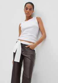 someday. SLIM FIT RIB - Top - white