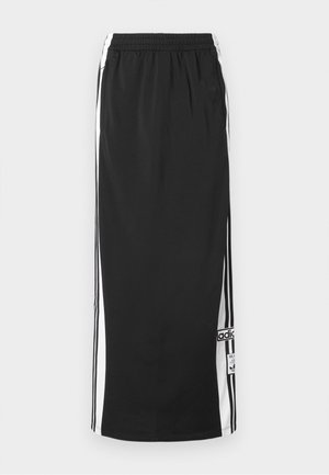 Czarna długa sportowa spódnica z białymi bocznymi panelami i czarnymi paskami, elastycznym pasem oraz naszywką z logo Adidas blisko dolnego brzegu.