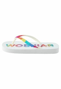Tongs blanches avec une semelle texturée, des lanières blanches et un motif arc-en-ciel coloré sur le dessus avec le mot "Arc-en-ciel" en lettres grasses.