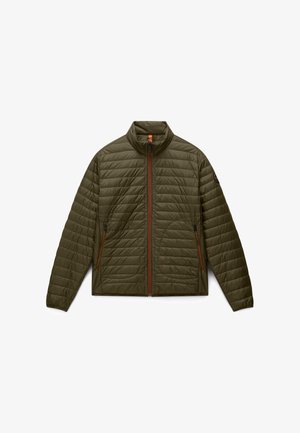 Letvægts olivengrøn quiltet jakke med ståkrave, lynlås foran, lynlåslommer i siderne og lille logopatch på venstre ærme.