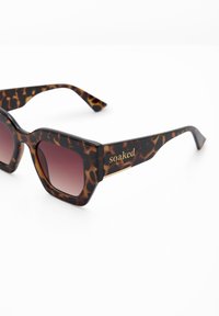 Soaked in Luxury SLChase - Saulesbrilles - havana dark brown