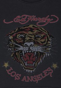 Černá mikina s velkým ornamentálním grafickým motivem tygra zdobeným barevnými rhinestony. Nápisy "Ed Hardy" a "Los Angeles" napsané červeně.