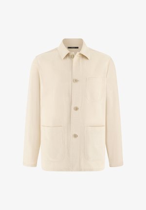 Chaqueta beige de manga larga con cuello, cuatro botones delanteros, un bolsillo en el pecho y dos grandes bolsillos delanteros inferiores.