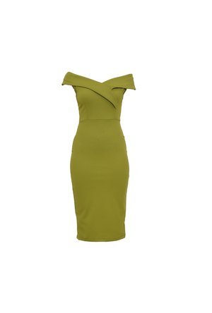 Vestito verde oliva scivolato sulle spalle con silhouette aderente, design del corpetto incrociato e orlo al ginocchio realizzato in tessuto elasticizzato.