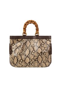 Sac à main élégant avec un design en cuir de serpent, une base en cuir marron et des poignées en bambou distinctives.
