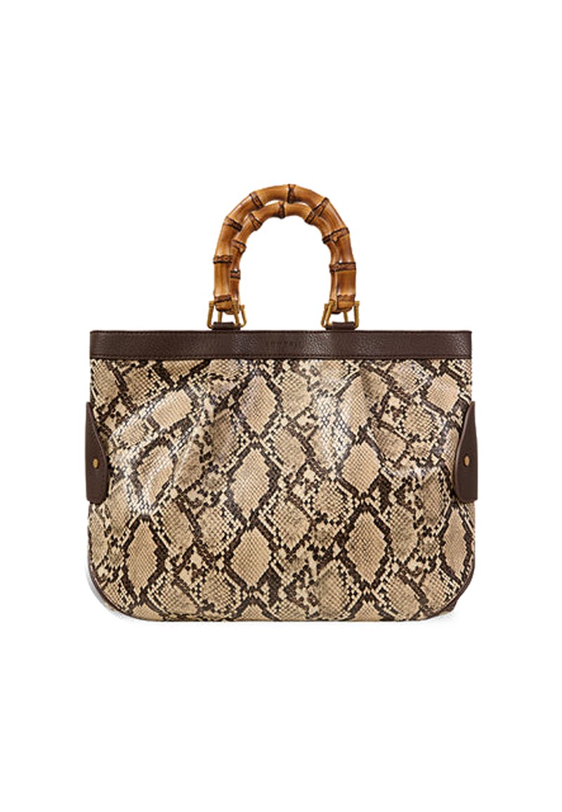 Sac à main élégant avec un design en cuir de serpent, une base en cuir marron et des poignées en bambou distinctives.