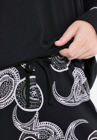 Ulla Popken PAISLEY PRINT TWO PIECE SET - Pigiama - black