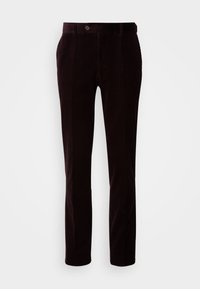 Pantalon slim en velours côtelé marron foncé avec bouton frontal et passants de ceinture sur fond blanc.
