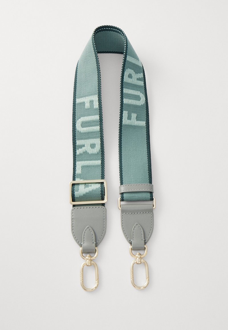 Bandoulière de sac en tissu bleu-vert réglable avec extrémités en cuir gris et fermoirs métalliques dorés, avec le mot "FURLA" en grandes lettres claires.