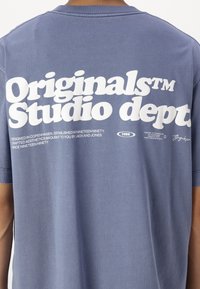 Jack & Jones JORVERMONT WASH  - Trükipildiga T-särk - nightshadow blue