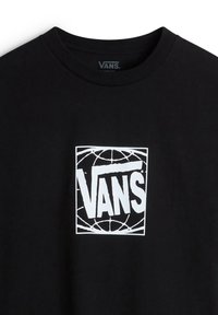 Camiseta de algodón negra con un logo blanco de Vans enmarcado en un diseño rectangular y un contorno que recuerda a un globo. Mangas cortas, corte clásico.