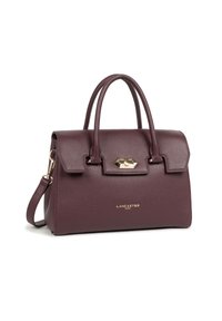 Donkerpaarse, gestructureerde leren handtas met bovenhandvaten, een afneembare schouderriem, een gouden slot en het 'Lancaster Paris' logo op de voorkant.