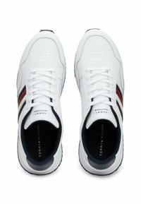 Tommy Hilfiger RUNNER EVO - Sneakers basse - white