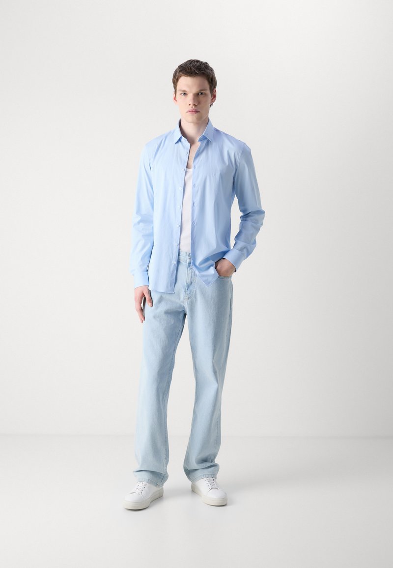 calvin klein light blue dress shirt Tailored Formal Made with a rich Size:4 Years Nadia Bartel wears bold Slate Multi