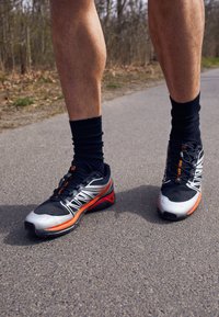 Não selecionado, black/silver/vibrant orange