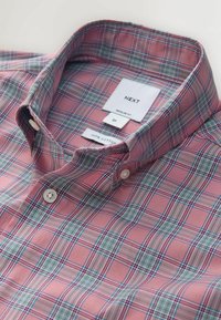 Różowo-szara koszula bawełniana w kratę na guziki z kołnierzykiem na guziki, rozmiar M i regularny krój, marka NEXT.