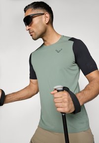 Dynafit TRANSALPER TEE  - Sportfelső - sage