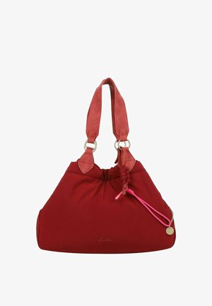 Borsa a tracolla in tessuto rosso con un design plissettato e accenti intrecciati. Presenta doppie maniglie in pelle, hardware argento e un dettaglio in corda rosa.