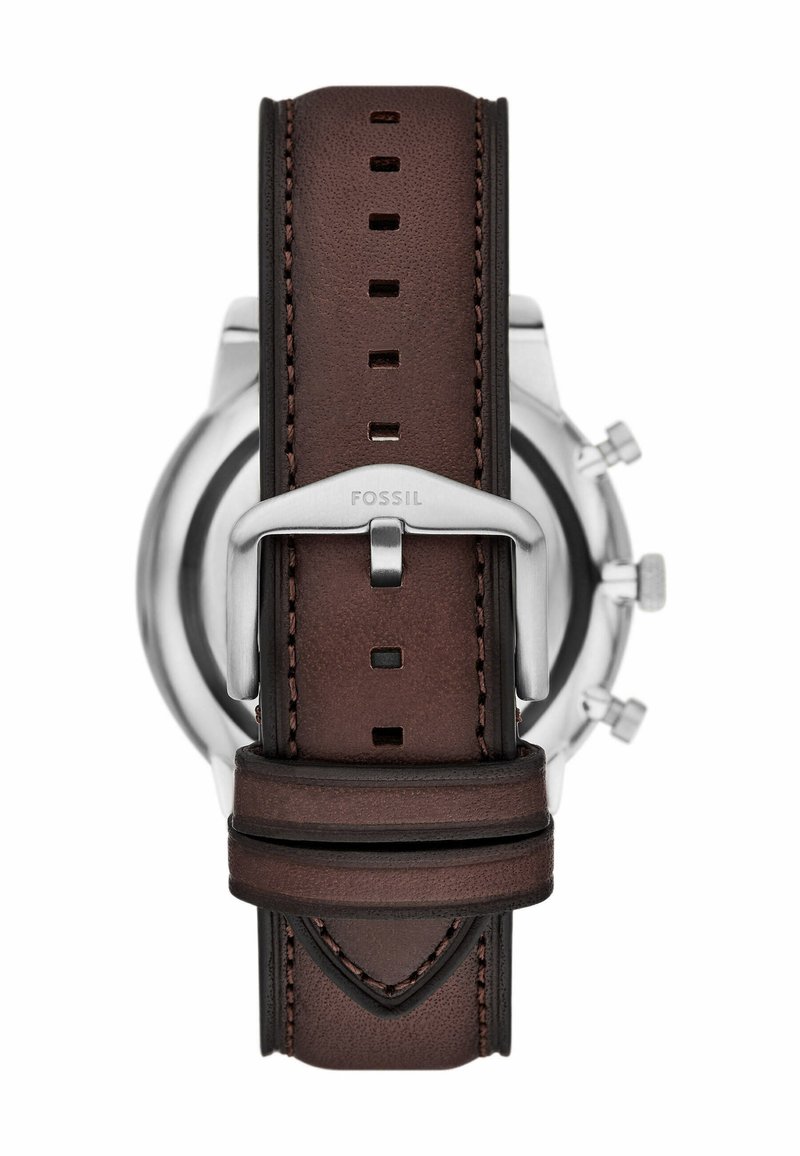Bracelet de montre en cuir brun avec couture, doté d'une boucle en métal argenté et d'une montre attachée avec un boîtier rond.