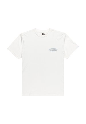 Camiseta de algodón blanca, diseño de cuello redondo, mangas cortas, con un logo azul claro en el frente, textura suave, corte sencillo.