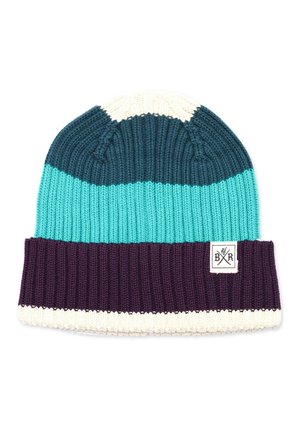 Strikket hue med brede, vandrette striber i creme, mørk teal, turkis og lilla, med et lille hvidt logo på den lilla stribe.