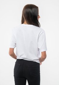 Paradiso Clothing FLEETWOOD HI-BUILD CLASSIC LOGO - Print T-shirt - white