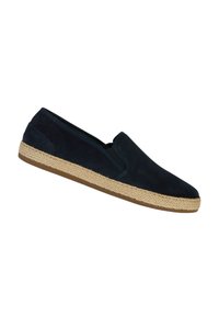 Scarpe slip-on in suede blu navy con suola in corda di juta e soletta in gomma. Presentano linee pulite, punta arrotondata e dettagli accentuati minimi.