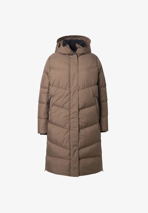 Cappotto imbottito marrone con cappuccio, caratterizzato da sezioni trapuntate, tasche laterali e un taglio dritto. Texture liscia con una finitura opaca.