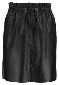 Czarna spódnica z faux skóry z elastycznym pasem, detalem w postaci troczków i bocznym rozcięciem, prezentująca gładką, błyszczącą teksturę.