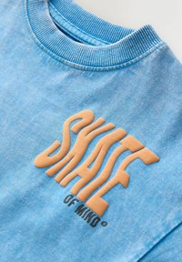 Unselected, blue back print