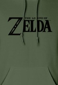 Olivově zelená mikina s kapucí, se přední kapsou, s nápisem "The Legend of Zelda" v tučném černém písmu. Šňůrky a měkká texturová úprava.
