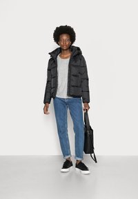 TOM TAILOR DENIM SHORT PUFFER WITH HOOD - Casaco de inverno - deep black