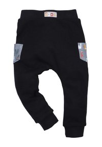 Zwarte sweatpants met een losse pasvorm, voorzien van grijze zakken met kleurrijke letters. Zacht materiaal en een elastische tailleband met het label "COOL".