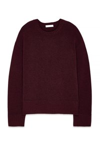 Burgundijas dzija džemperis ar apaļu kakla izgriezumu, ribotiem malām un piedurknēm. Mīksta tekstūra, brīvs piegriezums un bez redzamām rakstu vai metāla detaļām.