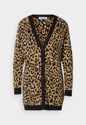 Lepardmønstret cardigan i beige og sort, med V-hals, knaplukning, lange ærmer og ribbede manchetter. Fremstillet af blødt strikmateriale.
