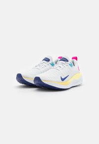 Nike Performance REACTX INFINITY  - Tenisice za cestovno trčanje - photon dust/deep royal blue/white-saturn gold/fierce pink/aquarius blue