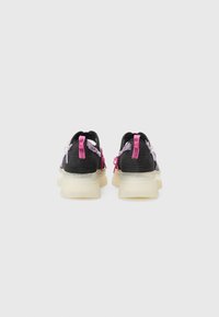 UGG PRIDE UNISEX - Zapatos sin cordones - black