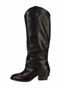 Botas de cuero negras hasta la rodilla con diseño perforado, punta redonda y tacón medio. Presentan una tira en la parte posterior para facilitar su uso.