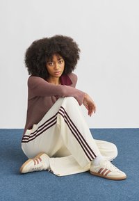 adidas Originals SAMBA OG W - Αθλητικά παπούτσια - cream white/warm clay