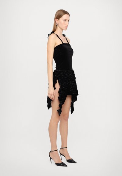 AVAVAV SMOCK DRESS - Koktailové šaty/večierkové šaty - velvet black
