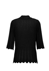 Cardigan nero lavorato a maglia, con una texture a costine, orlo a scallop e maniche tre quarti. Progettato senza chiusure, aperto sul fronte.
