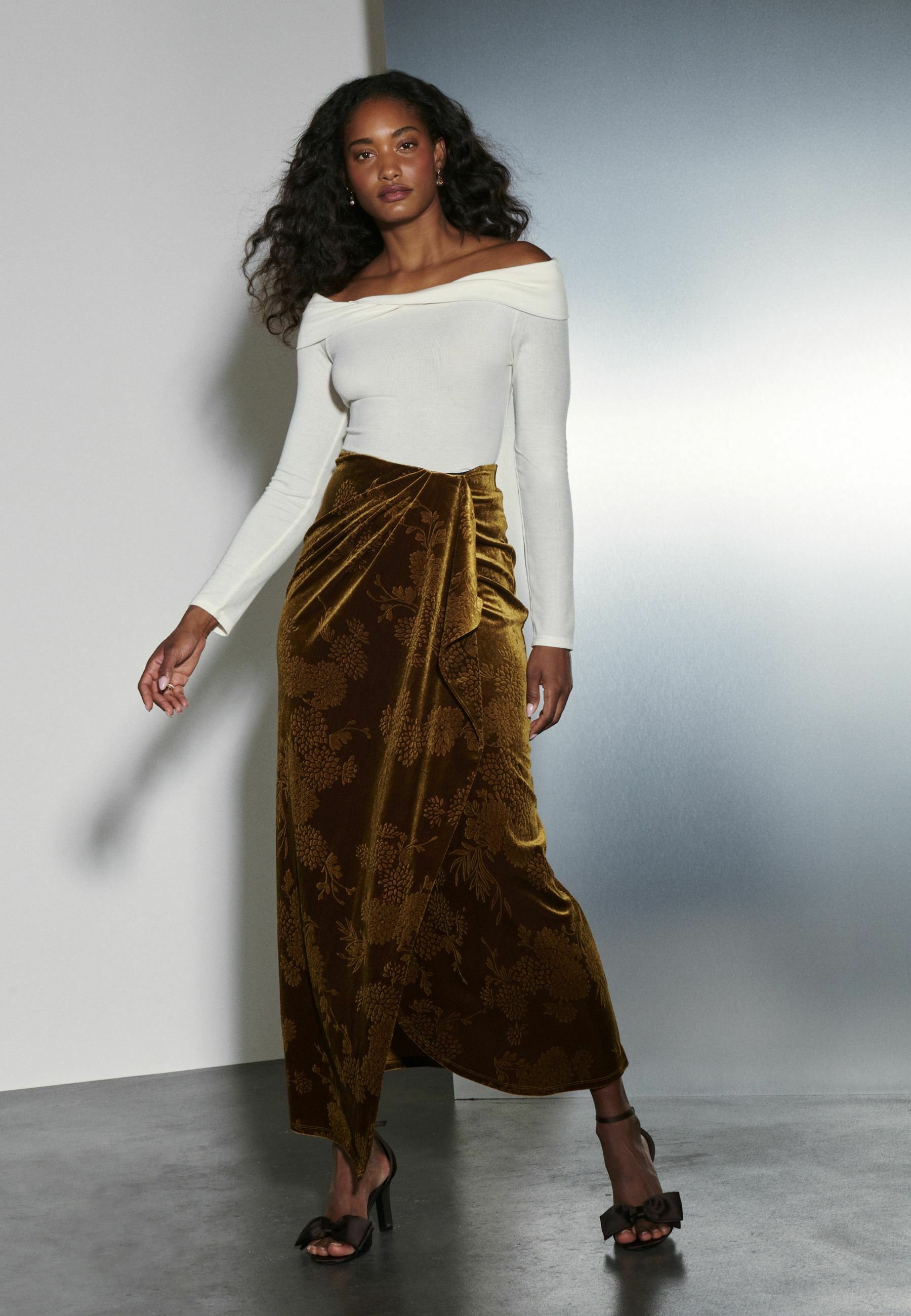 【美品】aere high waist velours skirt 36 Next Wrap skirt - ochre yellow/yellow - Zalando