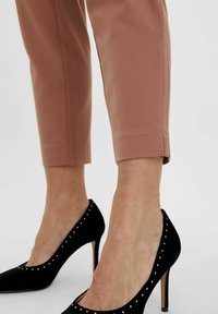 Object OBJLISA SLIM PANT - Calças - cognac