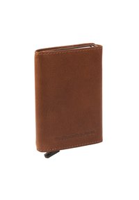 Portafoglio in pelle marrone con finitura testurizzata, forma rettangolare slim e discreto dettaglio del logo sul bordo inferiore. Chiusura con zip nella parte superiore.