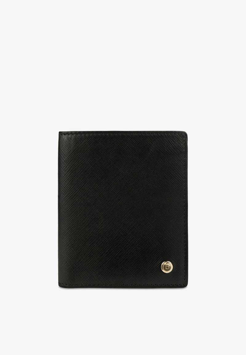 Portefeuille bifold en cuir texturé noir avec un petit emblème rond doré dans le coin inférieur droit sur fond blanc.